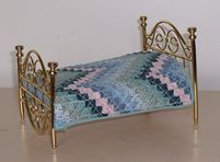 Miniature quilt, dollhouse quilt, dolls house quilt, doll house quilt, dollshouse quilt